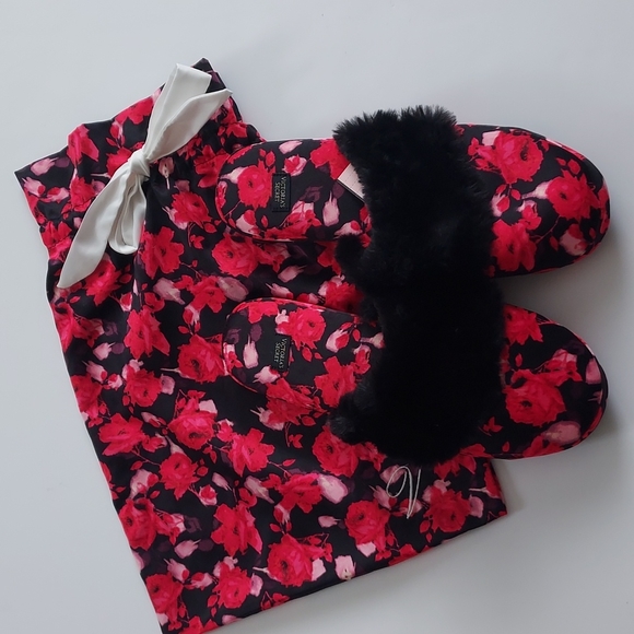 Victoria's Secret Slippers - Picture 6 of 9